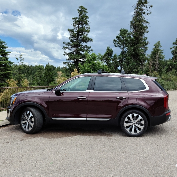 Fashion, Classy, Chic Items - Picture 5 of 7